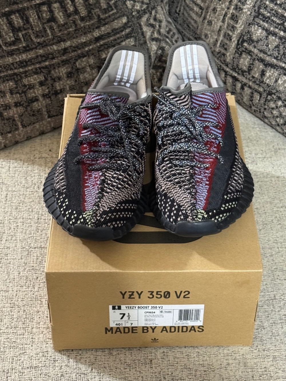 Yeezy yecheil reflective 350 V2
